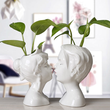 Eloquent Embrace: Modern Ceramic Head Vase & Lovers' Kiss Statue - A Fusion of Art and Functionality for Contemporary Spaces