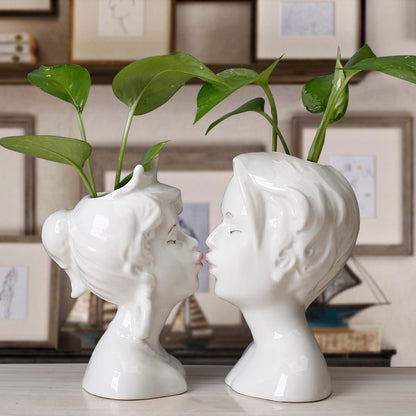 Eloquent Embrace: Modern Ceramic Head Vase & Lovers' Kiss Statue - A Fusion of Art and Functionality for Contemporary Spaces