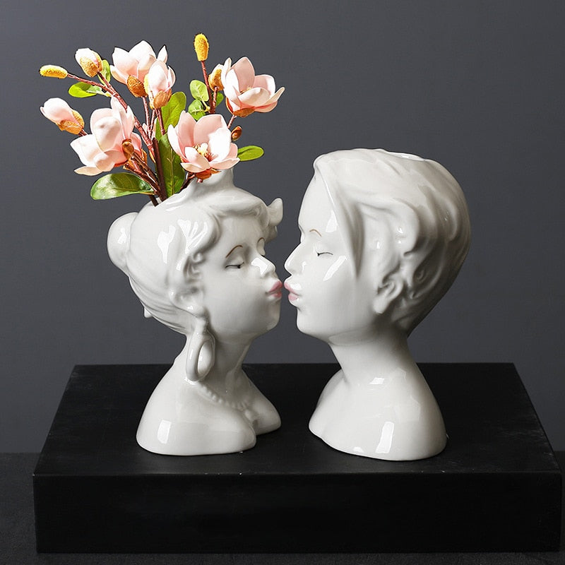 Eloquent Embrace: Modern Ceramic Head Vase & Lovers' Kiss Statue - A Fusion of Art and Functionality for Contemporary Spaces